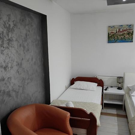 Lira Excellent Nis Hotel Bagian luar foto