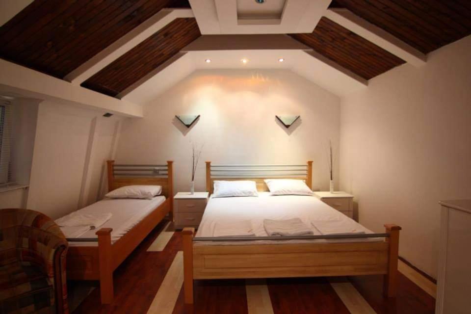 Lira Excellent Nis Hotel Bagian luar foto