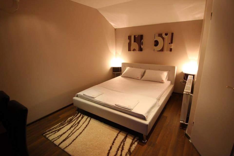 Lira Excellent Nis Hotel Bagian luar foto