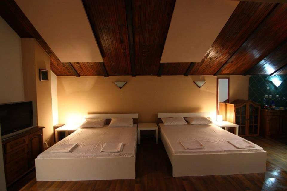 Lira Excellent Nis Hotel Bagian luar foto