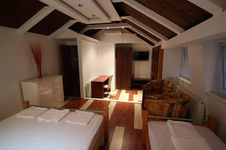 Lira Excellent Nis Hotel Bagian luar foto