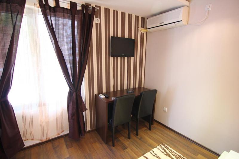 Lira Excellent Nis Hotel Bagian luar foto