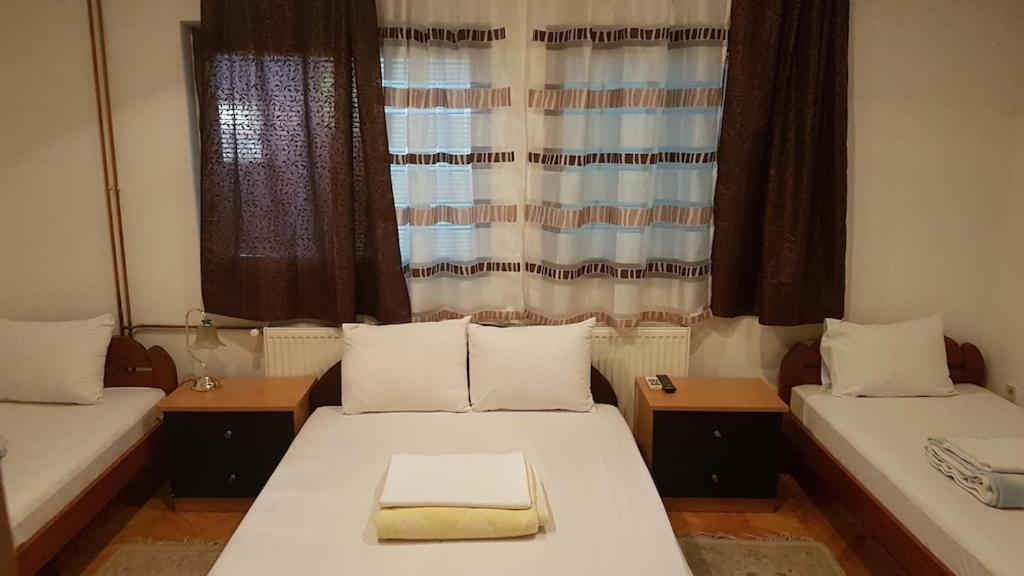 Lira Excellent Nis Hotel Bagian luar foto