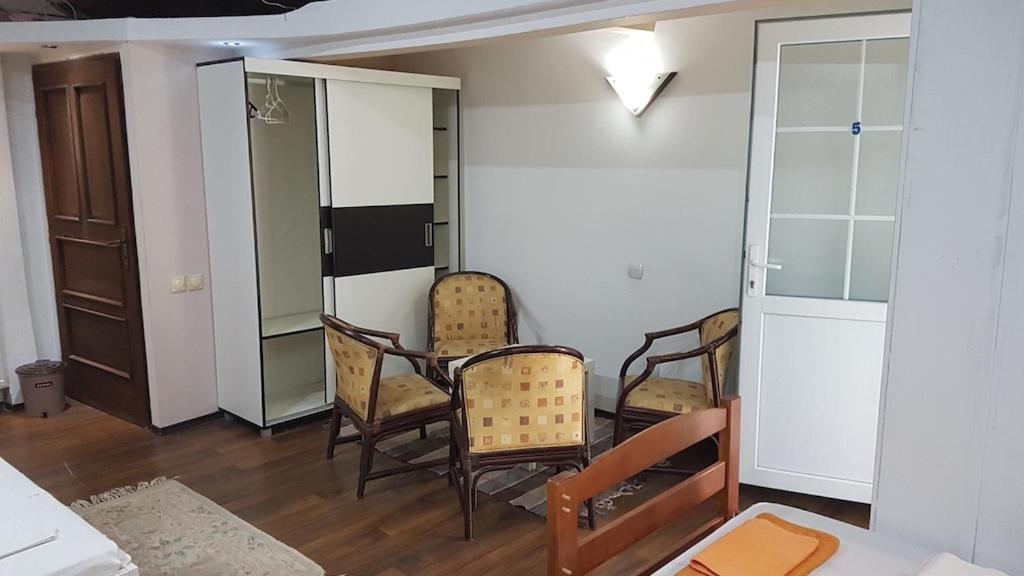 Lira Excellent Nis Hotel Bagian luar foto