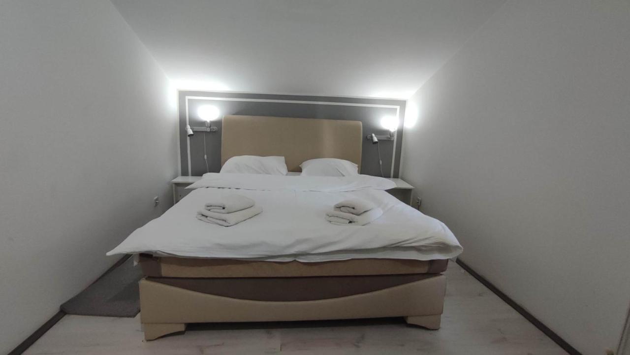 Lira Excellent Nis Hotel Bagian luar foto