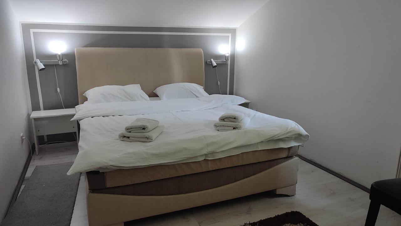 Lira Excellent Nis Hotel Bagian luar foto