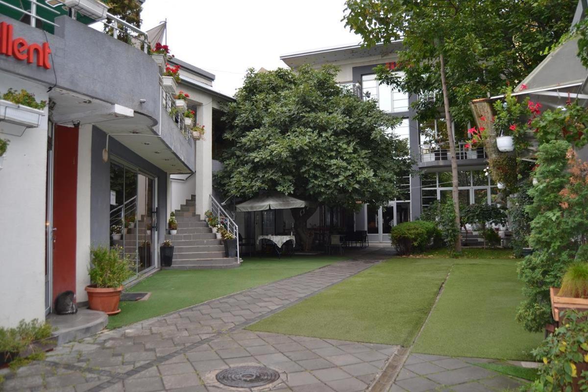 Lira Excellent Nis Hotel Bagian luar foto