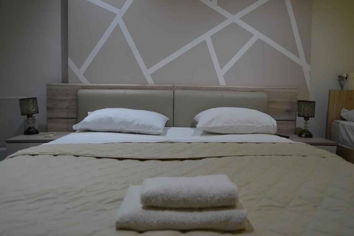 Lira Excellent Nis Hotel Bagian luar foto