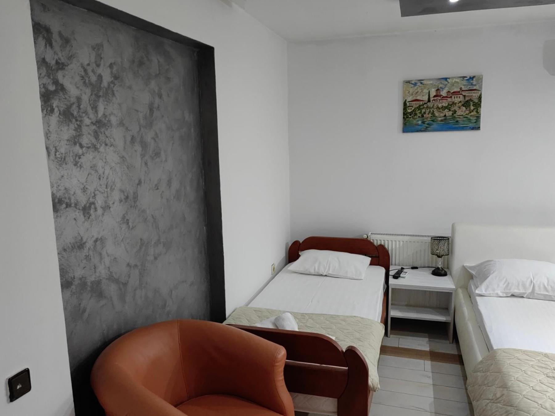 Lira Excellent Nis Hotel Bagian luar foto